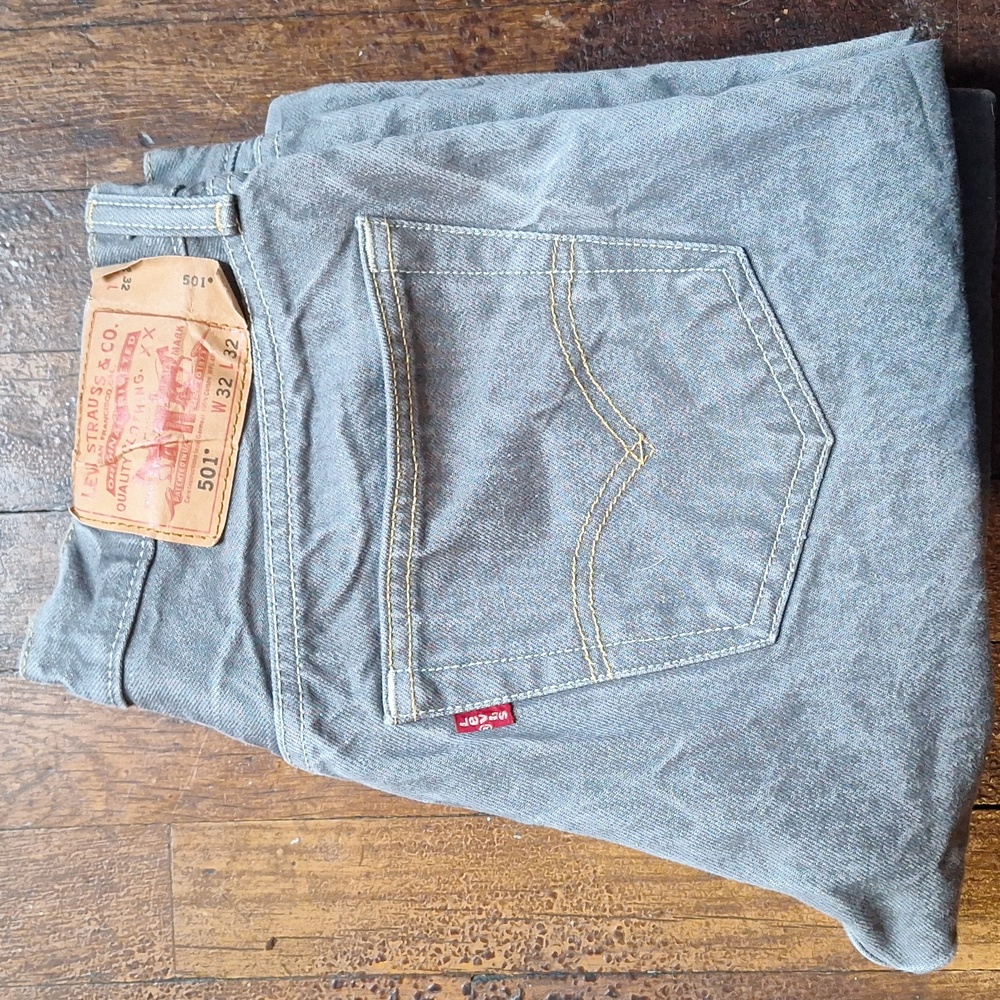 Levi Red Tag 32x32 501 Jeans
